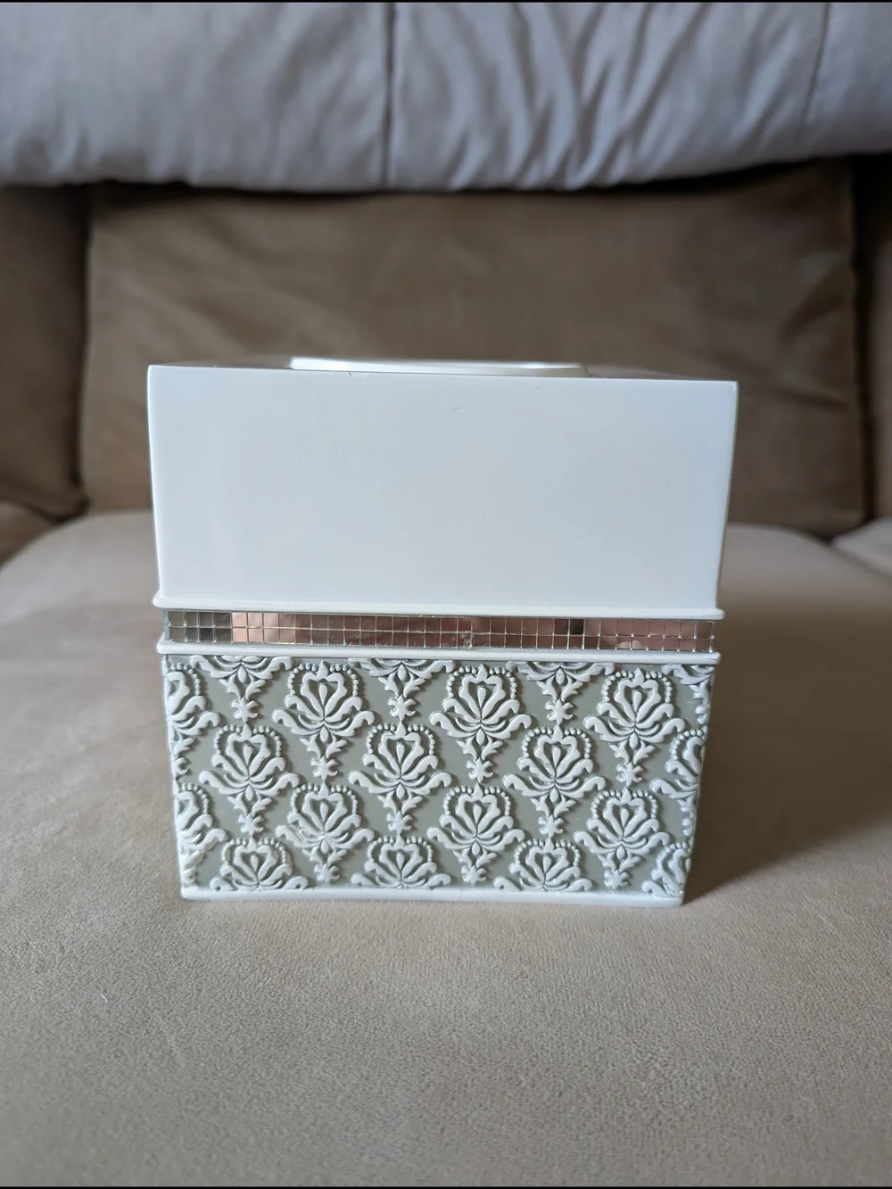 Decorative White Embossed Tissue Box Cover